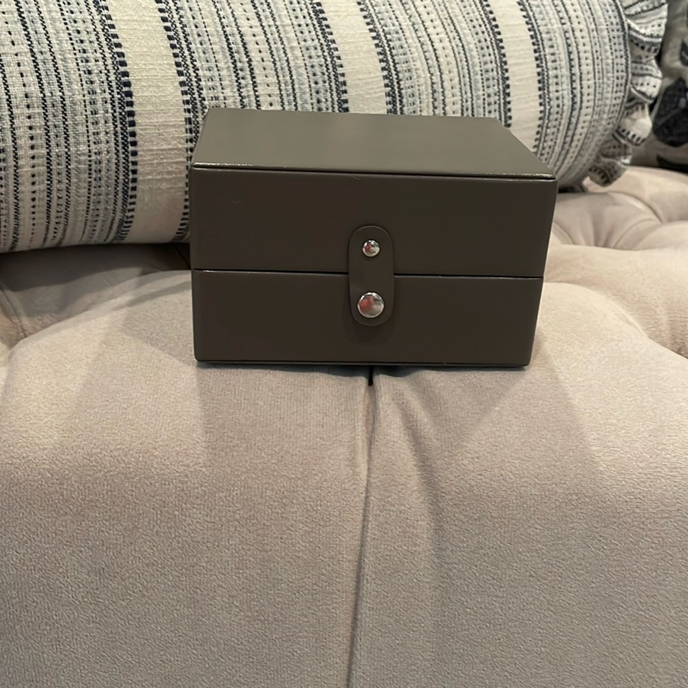 EUC Stackers Dark Taupe Hard Jewelry Case
